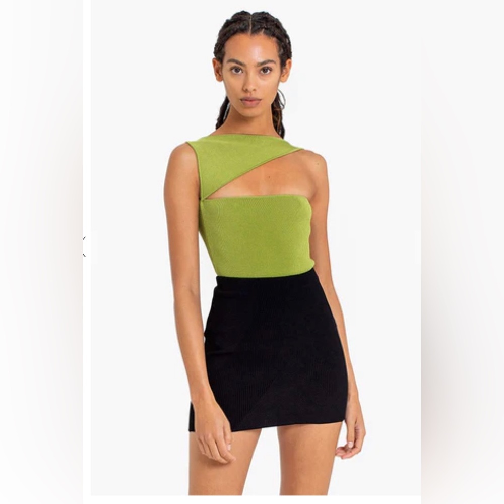 NWOT Beautiful Gauge81 Green Contemporary top. In brand new condition. Size S